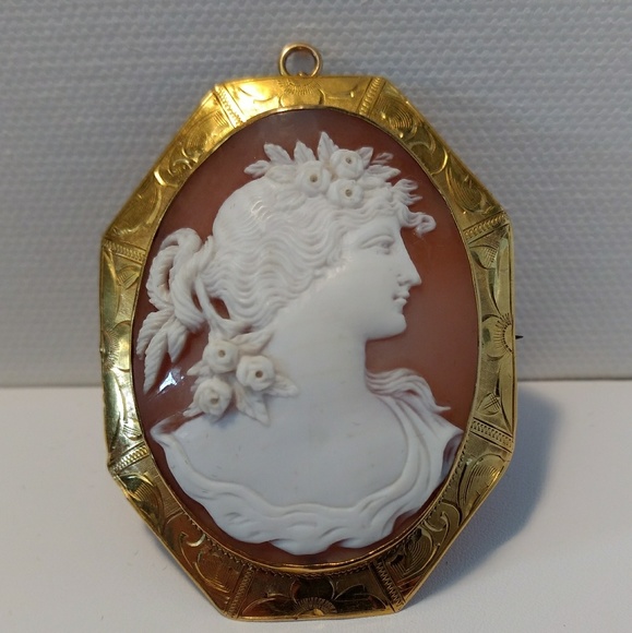Vintage Jewelry - ✴️Vtg. Gorgeous Goddess of Harvest Shell Cameo